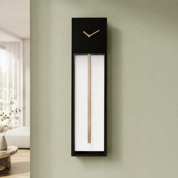Orologio da parete a pendolo con struttura moderna ed elegante
