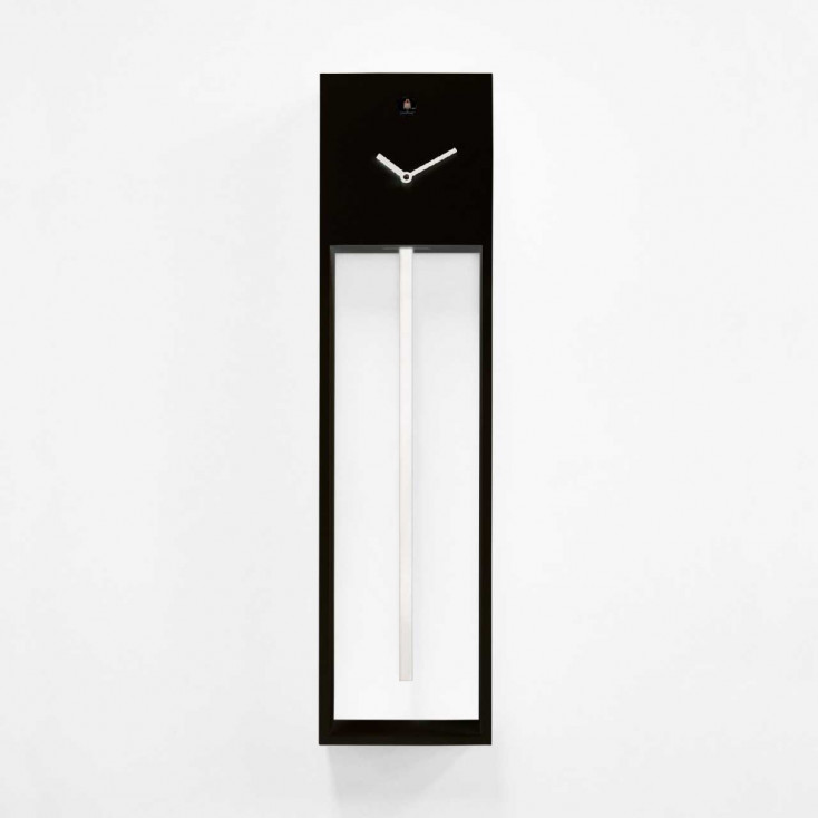 Orologio da parete a pendolo e cucù con struttura moderna ed elegante