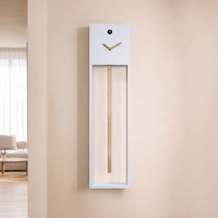 Orologio da parete a pendolo e cucù con struttura moderna ed elegante