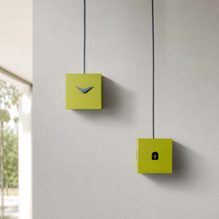 Orologio da parete di design a pendolo con cucù "Tutu"