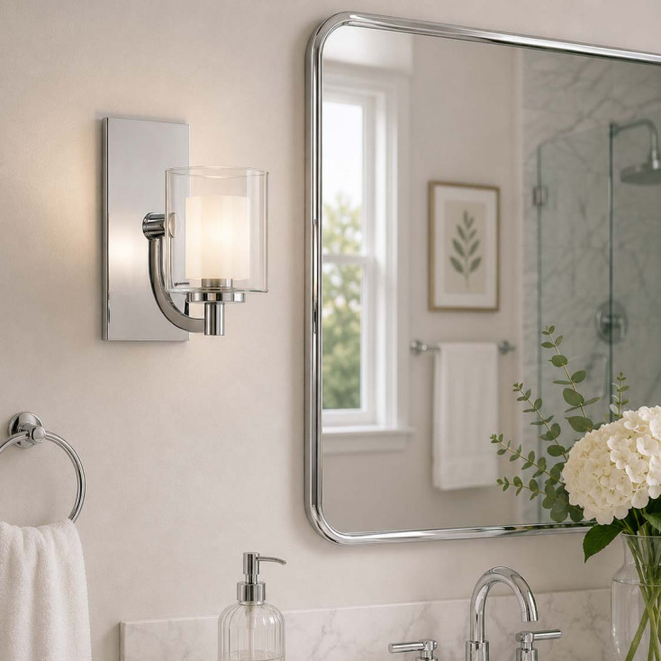 Applique per bagno con struttura in acciaio e diffusore in vetro opalino