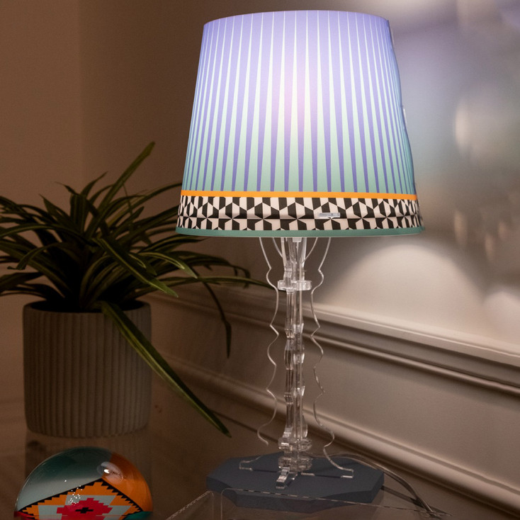 Abatjour da comodino in plexiglass con lampadina a LED di design Ethnic