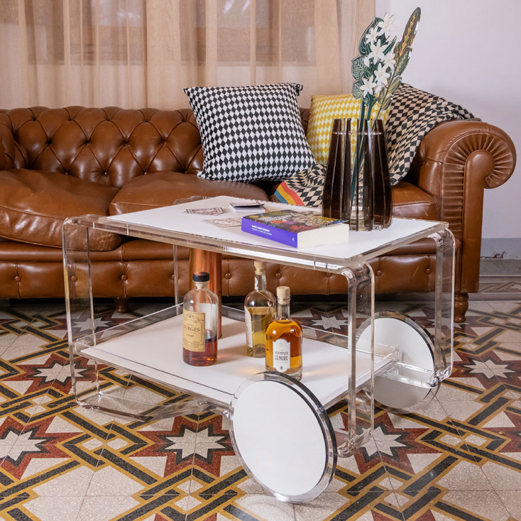 Carrello portavivande con ruote e struttura in plexiglass