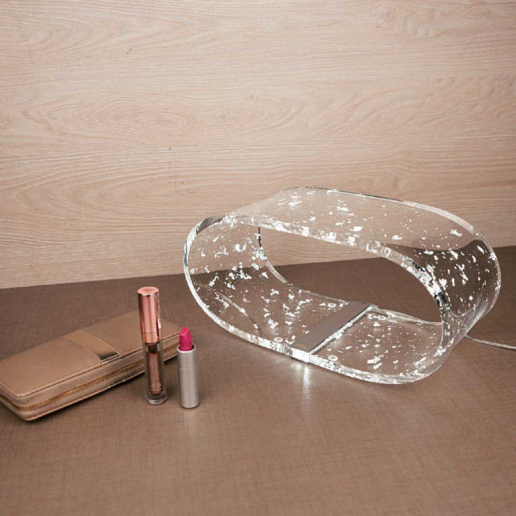 Lampada da tavolo a LED dal design moderno