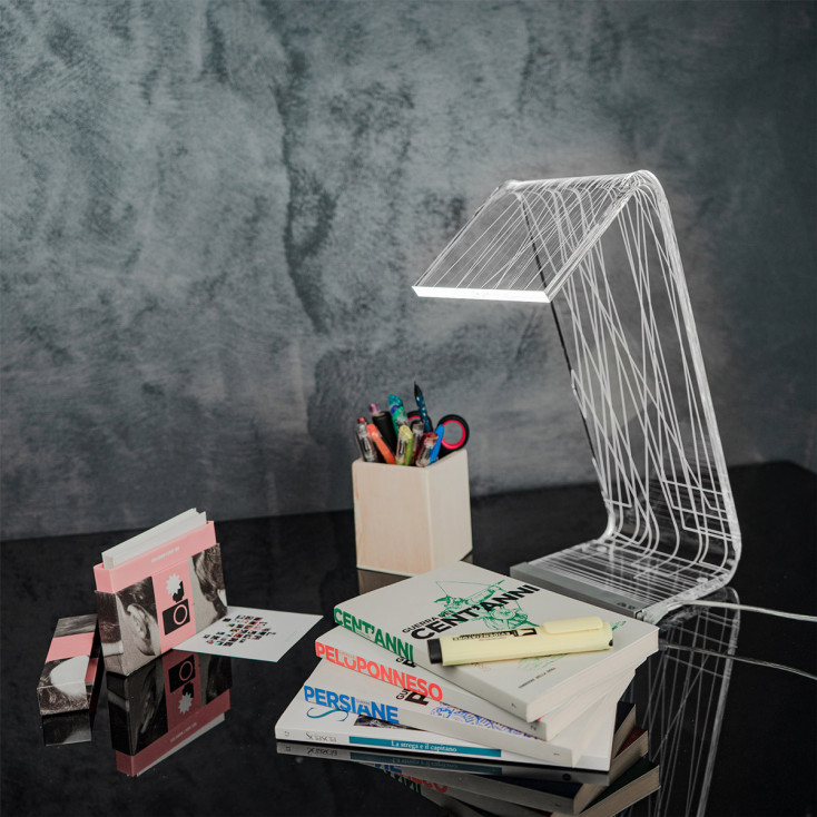 Lampada da tavolo a LED in plexiglas dal design moderno Online