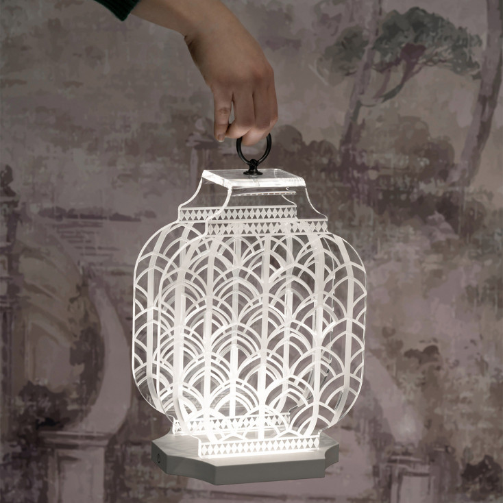 Lampada da tavolo media ricaricabile a LED in plexiglass dal design moderno