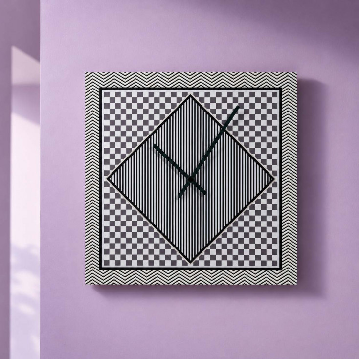 Orologio da parete di design in plexiglass con motivi geometrici