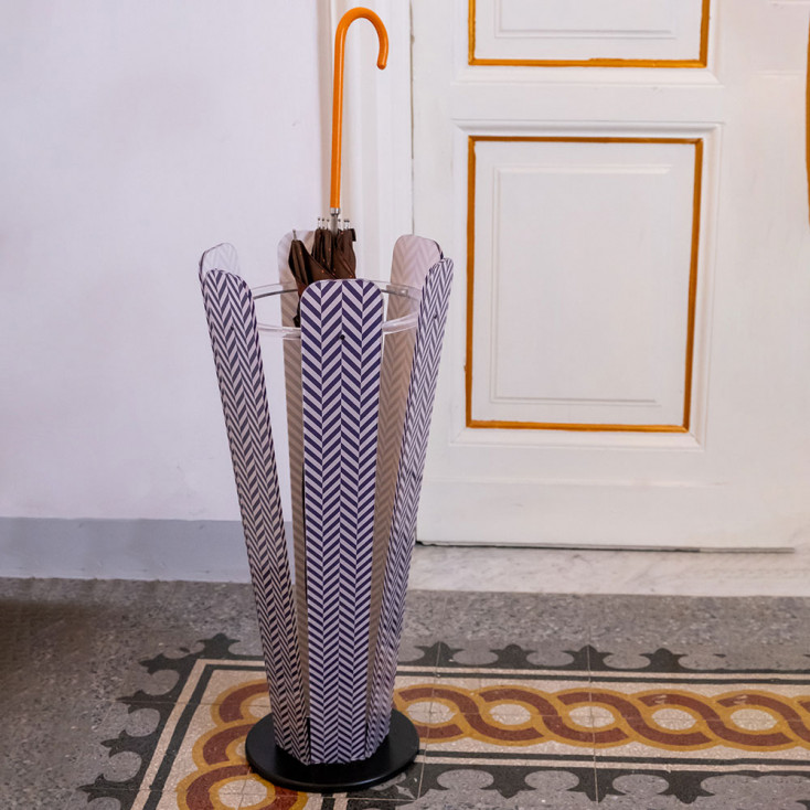 Porta ombrelli con struttura in metallo e plexiglass dal design moderno