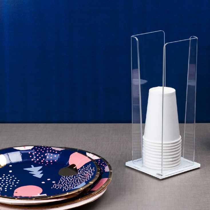 Portabicchieri verticale con struttura in plexiglass per bicchieri di plastica
