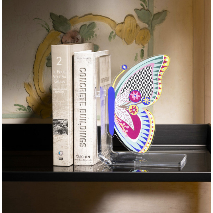 Reggilibri in plexiglass dal design elegante