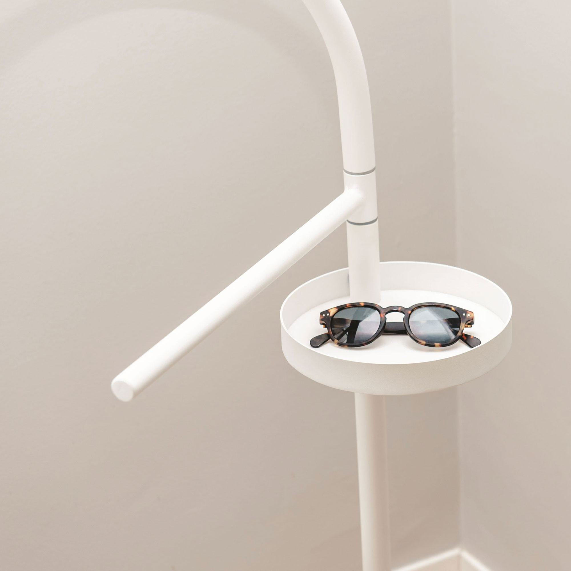 formae servomuto in acciaio verniciato in stile moderno per camera da letto archetto