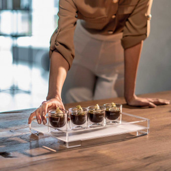 Guzzini Vassoio grande dal design minimale con bordi rialzati in materiale plastico Essence