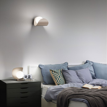 Fabas Luce Applique da parete a LED in metallo con paralume in vetro dal design moderno Adria