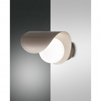 Fabas Luce Applique da parete a LED in metallo con paralume in vetro dal design moderno Adria