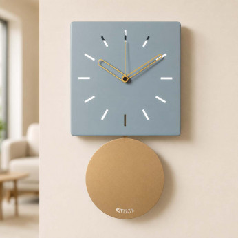 Arti e Mestieri Orologio da parete moderno con pendolo e quadrante quadrato in metallo Grace
