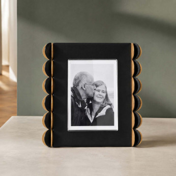 Arti e Mestieri Portafoto da tavolo con cornice in metallo piccola dal design moderno Volans