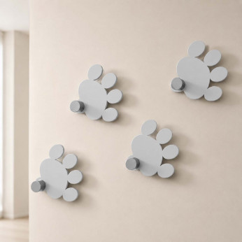 CalleaDesign Appendiabiti da parete per cameretta in legno con orme e 4 ganci in alluminio Orme