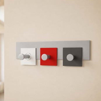 CalleaDesign Attaccapanni moderno di design in legno con 3 ganci in alluminio CoatRack