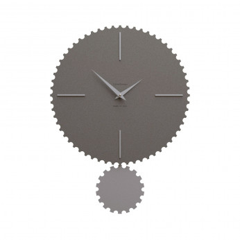 CalleaDesign Orologio da parete moderno con pendolo in legno sagomato e finiture eleganti Riz
