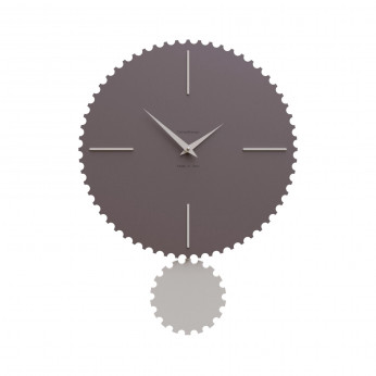 CalleaDesign Orologio da parete moderno con pendolo in legno sagomato e finiture eleganti Riz