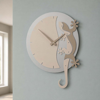 CalleaDesign Orologio da parete con geco in legno dal design moderno Geco Arrampicante