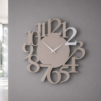 CalleaDesign Orologio da parete in legno con numeri dal design moderno Russell