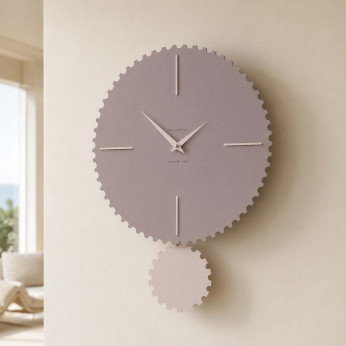 CalleaDesign Orologio da parete moderno con pendolo in legno sagomato e finiture eleganti Riz