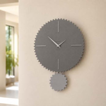CalleaDesign Orologio da parete moderno con pendolo in legno sagomato e finiture eleganti Riz