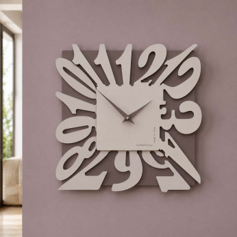 CalleaDesign Orologio da parete moderno in legno quadrato con numeri design particolare Dalilah