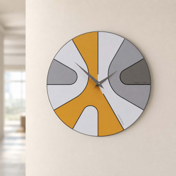 CalleaDesign Orologio da parete rotondo in legno con design asimmetrico e lancette in metallo AsYm