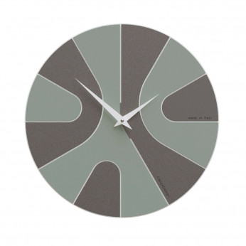 CalleaDesign Orologio da parete rotondo in legno con design asimmetrico e lancette in metallo AsYm