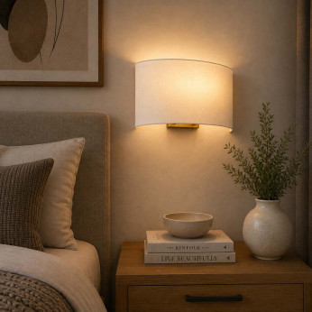 Elstead Lighting Applique moderna grande con struttura in acciaio e paralume in tessuto curvo Cooper