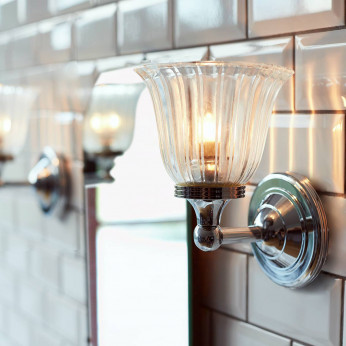 Elstead Lighting Applique da bagno con struttura in acciaio e diffusore in vetro Austen