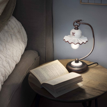 FerroLuce Lampada da comodino rustica in metallo con diffusore in ceramica decorata a mano Roma