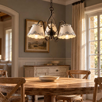 FerroLuce Lampadario rustico in metallo con tre paralumi in ceramica decorati a mano Ravenna