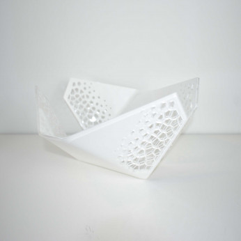 I Dettagli Centrotavola moderno in plexiglass traforato dalle linee eleganti Alhena