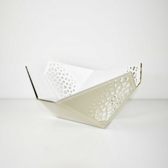 I Dettagli Centrotavola moderno in plexiglass traforato dalle linee eleganti Alhena