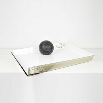 I Dettagli Vassoio grande in plexiglass traforato dal design moderno ed elegante Alhena