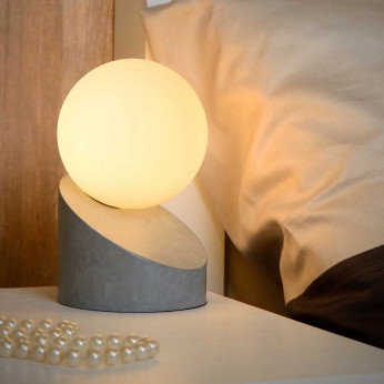 Lucide Lampada da comodino con base in metallo con diffusore in vetro a boccia Len