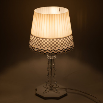 Vesta Abat jour in plexiglass con lampadina LED di design Basic per camera da letto Brighella