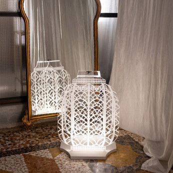 Vesta Lampada da terra ricaricabile a LED in plexiglass dal design moderno Atena