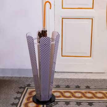Vesta Porta ombrelli con struttura in metallo e plexiglass dal design moderno Vera