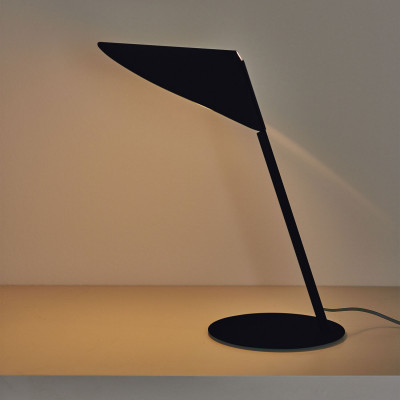  Vesta - Gong Work - Lampada da tavolo in metallo dal design moderno - 1 Lampadina G9 5W - IP20 - SKU: 01950 