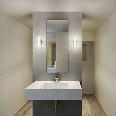 Fabas Luce - Iglesias - Applique da parete a LED grande con struttura in metallo dal design moderno - Colore: Cromato - 1 Lampadina Led Integrato 8W - Lumen 720 - Gradi Kelvin 3000k Luce Calda - 44 - SKU: 3431-26-138