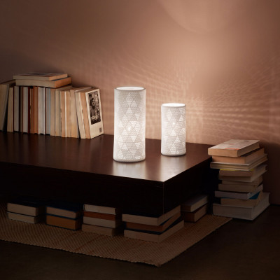 Fabas Luce - Micol - Abatjour da comodino moderna con struttura in metallo e diffusore in ceramica - Colore: Bianco - 1 Lampadina E27 40W - IP20 - SKU: 3528-30-102