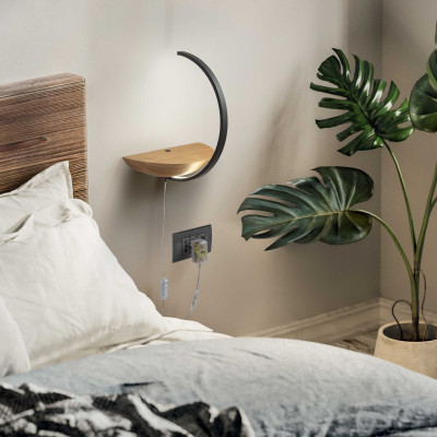 Fabas Luce - Roseg - Lampada da comodino a led dal design moderna con struttura in metallo e legno - Colore: Nero - 1 Lampadina Led Integrato 9W - Lumen 960 - Gradi Kelvin 3000k Luce Calda - IP20 - SKU: 3715-20-101
