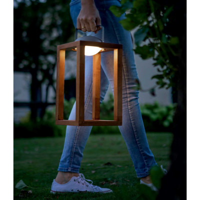 Fabas Luce - Blend - Lampada da tavolo a led per esterno con struttura in legno e metallo - Colore: Marrone - 1 Lampadina Led Integrato 3W - Lumen 320 - Gradi Kelvin 3000k Luce Calda - IP54 - SKU: 3738-30-130