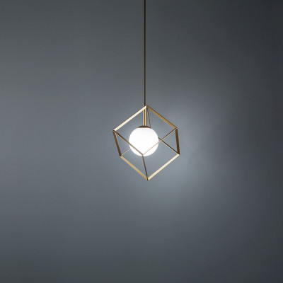 Perenz Cube Illuminazione a sospensione in metallo verniciato diffusore sferico in vetro Colore: Oro