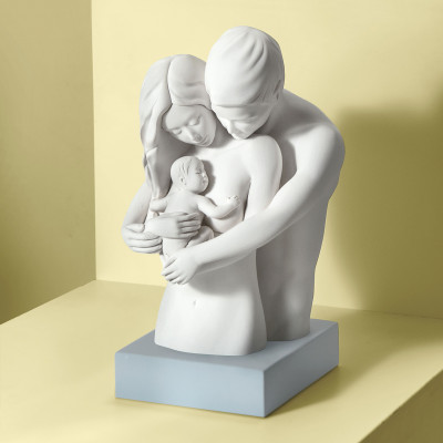 Bongelli Preziosi Scultura da tavolo con base colorata con raffigurazione "famiglia abbracciata" Colore: Carta da Zucchero