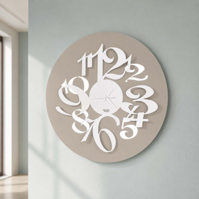 Arti e Mestieri Orologio da parete con numeri grandi con effetto tridimensionale "Focus" Colore: Sabbia/Bianco
